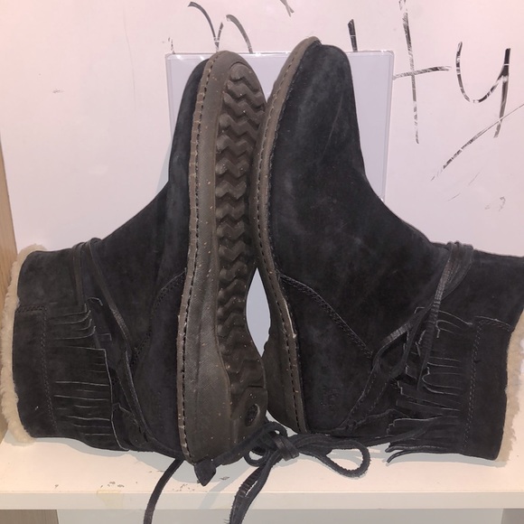 UGG Gaviota Lace Up Black Mini Boots - Size 11 - Picture 5 of 5